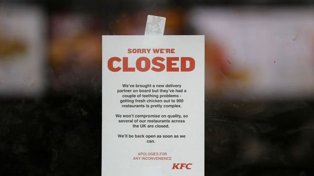 KFC'nin tavuğu bitti, hizmeti durdurdu