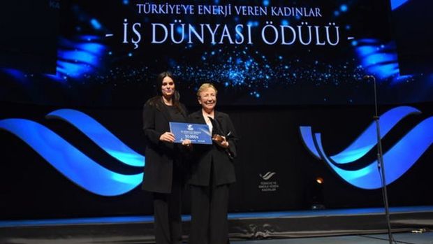 Ciner Grubu'ndan Prof. Dr. Nevin Selçuk'a ödül