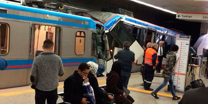 Topçular istasyonunda tramvaylar çarpıştı