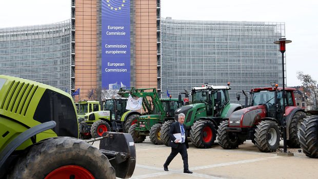 Brüksel'de çiftçilerden ithal et protestosu
