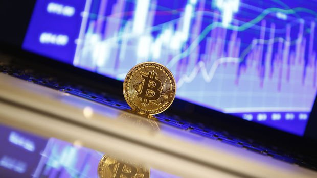 Bitcoin'in değeri 2018 başında yarısından fazla düştü