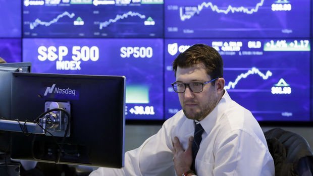 S&P 500 Endeksi 200 günlük hareketli ortalamasının altına düştü