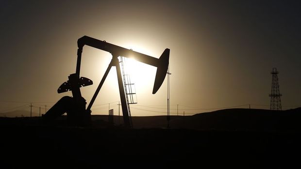 ABD petrol fiyatları tahminini 1 dolar yükseltti