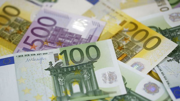 Euro doların yükselişe devam etmesiyle geriledi