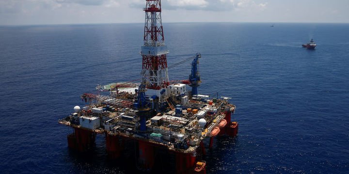 "Petrol büyük jeopolitik risklerle 100 dolar olabilir"