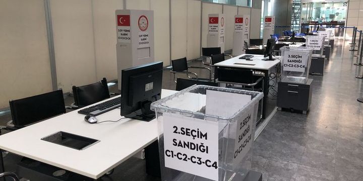 Sınır kapılarında oy verme işlemi başladı