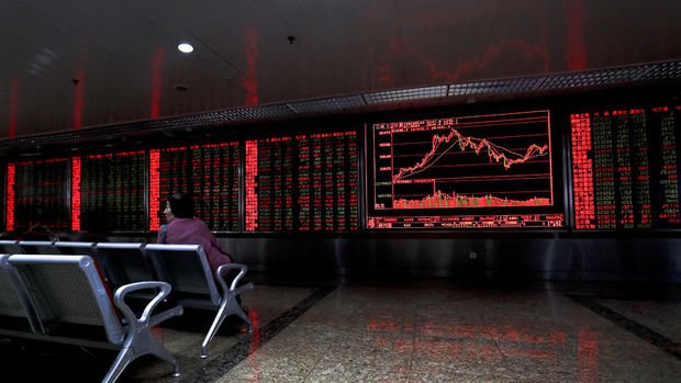 Küresel Piyasalar: Hisse senetleri riskten kaçışla birlikte düştü, dolar yükseldi
