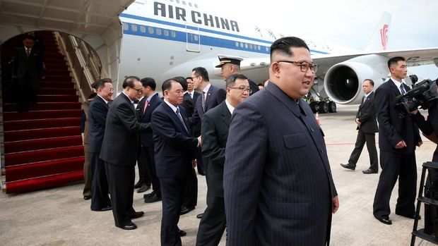 Kim Jong Un tarihi zirve için Singapur'a indi