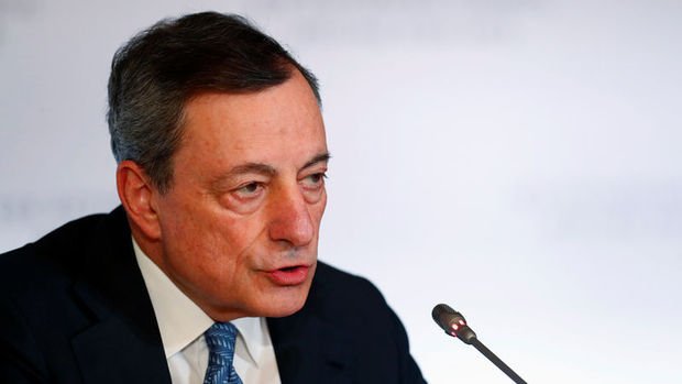 AMB/Draghi: İlk faiz artışının zamanlamasında sabırlı olacağız