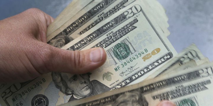 "Pazartesi sabahı piyasada yüksek oynaklık olabilir"