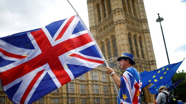 Brexit konusunda Parlamento'ya daha fazla güç verilmesi teklifi reddedildi