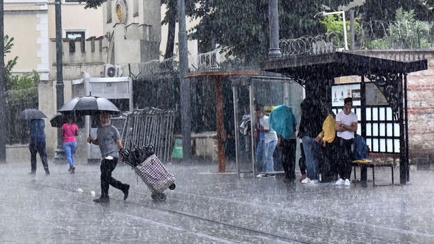 AKOM: İstanbul bir saat içinde yeni sağanak yağışın etkisine girecek