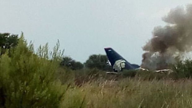Meksika'da yolcu uçağı düştü