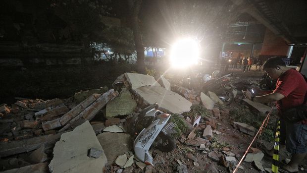 Endonezya'daki depremde ölü sayısı 82'ye yükseldi