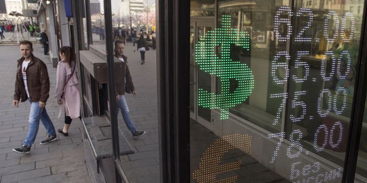 Rus rublesi dolar karşısında iki yılın en düşük seviyesinde