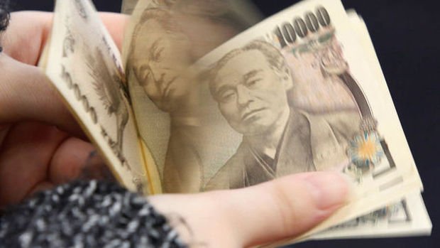 Yen EM paralarındaki düşüşle yükseldi