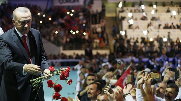 Erdoğan: Birileri bizi güya dövizle, faizle tehdit ediyor