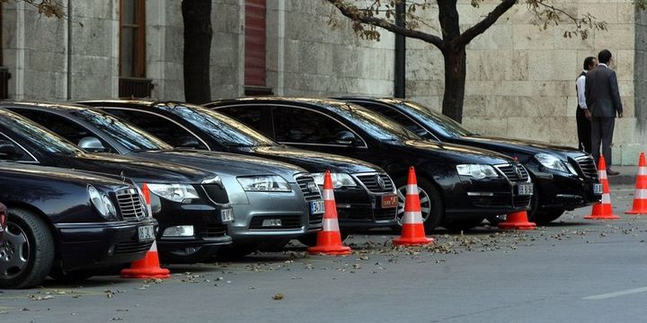 Kamu kurumlarındaki makam araçlarında tasarrufa gidilecek