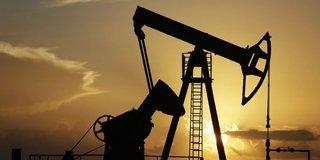 Petrol arz endişelerinin azalmasıyla 69 dolara yakın seyretti