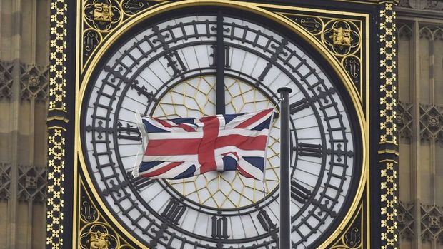 İngiliz kabinesinde Brexit istifası
