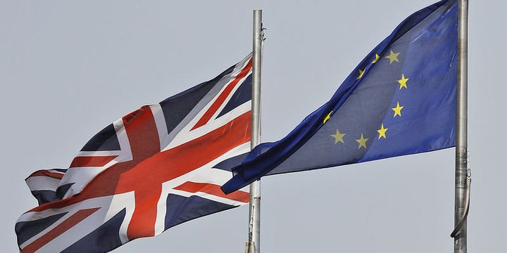 May üzerinde Brexit planından vazgeçmesi için baskı artıyor