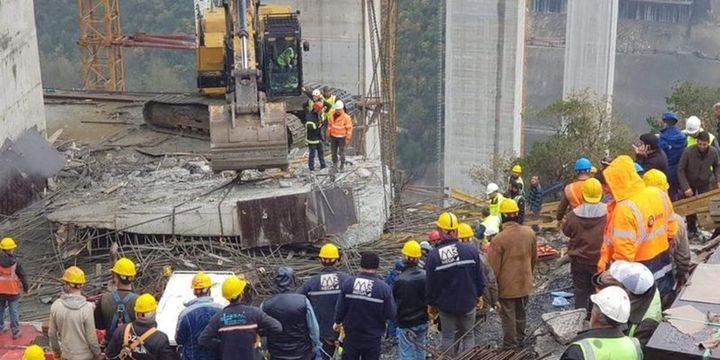 Otoyol çalışmasında beton blok düştü, 2 işçinin cansız bedenine ulaşıldı