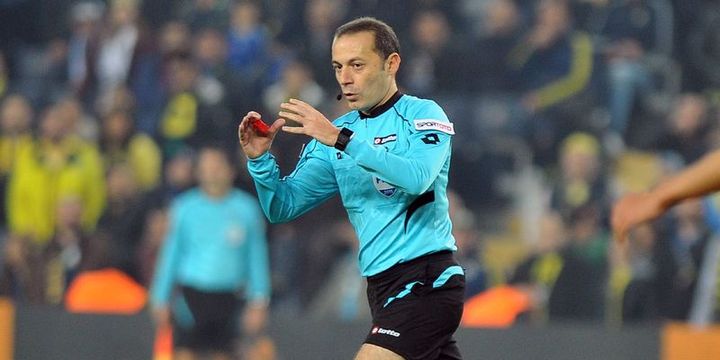 Beşiktaş-Galatasaray derbisini Cüneyt Çakır yönetecek