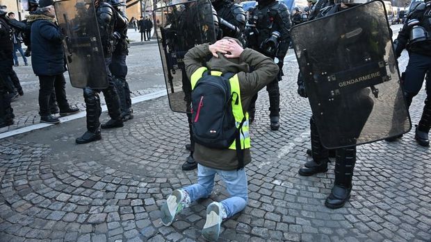 Fransa'da müdahale başladı: 418 kişi gözaltına alındı
