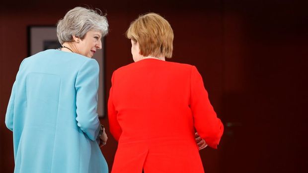 Theresa May, Merkel'den destek isteyecek