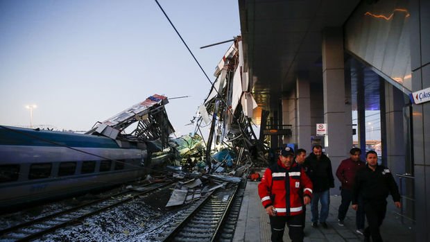 Ankara'daki tren kazasıyla ilgili tutuklular adliyeye sevk edildi