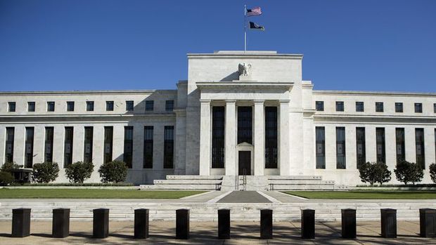 Fed hisse senetleri kötüyken nadir faiz artırıyor