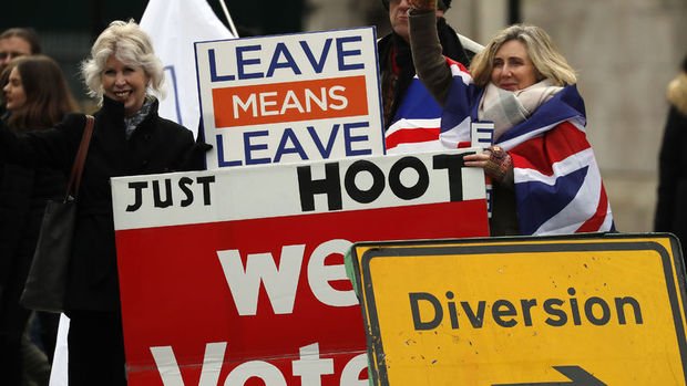 İngiltere'de kritik oylama: Brexit'te muhtemel senaryolar neler?