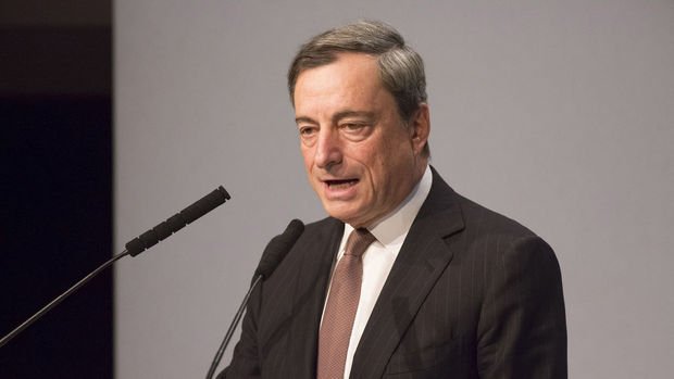 Draghi: Belirsizliklerin sürmesi ekonomik güvene baskı yapıyor