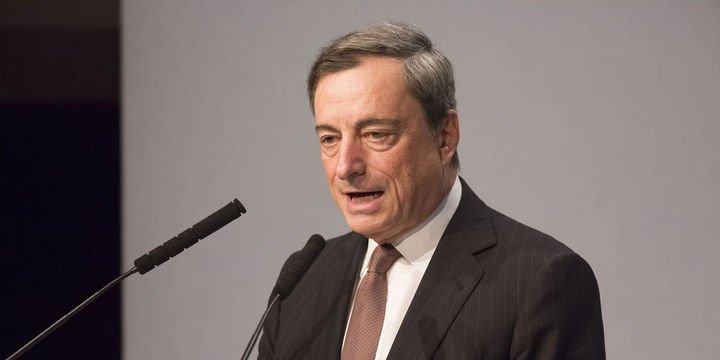 Draghi: Belirsizliklerin sürmesi ekonomik güvene baskı yapıyor