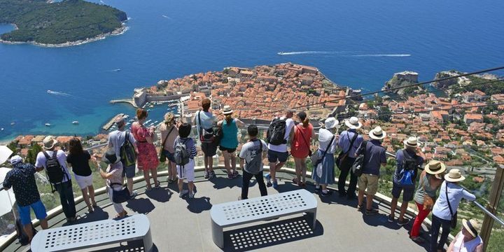 "Turist sayısı ve gelirde bu yıl yüzde 10-12 artış öngörüyoruz"