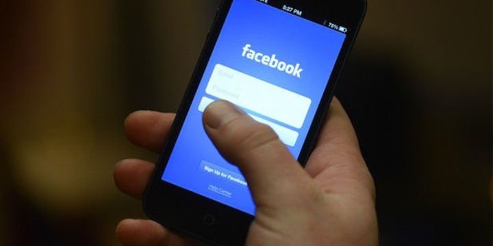 Mahremiyet skandallarına rağmen, Facebook