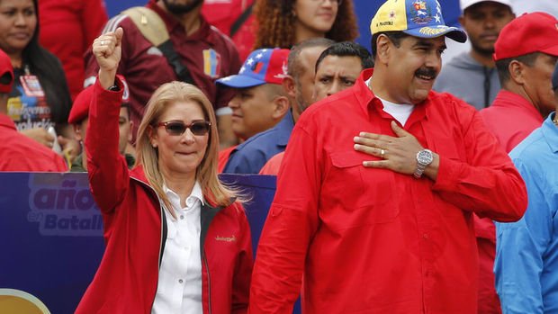 Fransa Maduro'ya 'seçim kararı' için pazar gecesine kadar zaman tanıdı