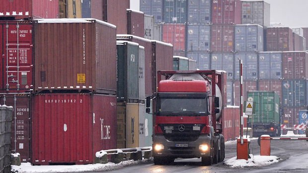 Almanya dış ticaret fazlası Aralık'ta beklentinin altında kaldı