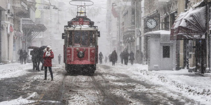 İstanbul soğuk ve yağışlı sistemin etkisine girdi