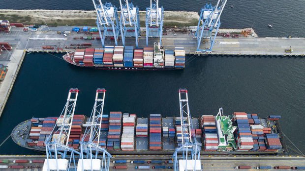 Dış ticaret açığı Ocak'ta %72.5 azaldı 