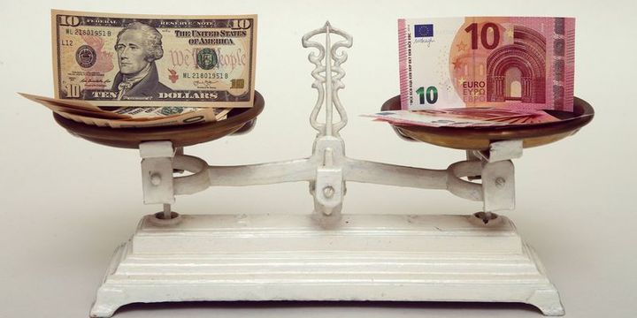 Euro/dolar tüm zamanların en dar bandında seyrediyor