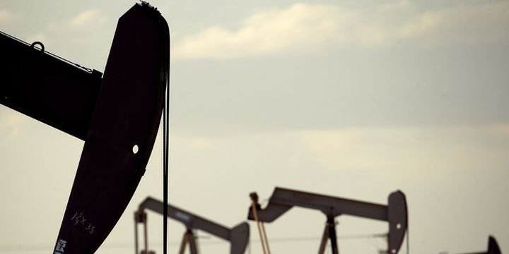 Petrol büyüme endişeleri ile kazancının bir kısmını geri verdi