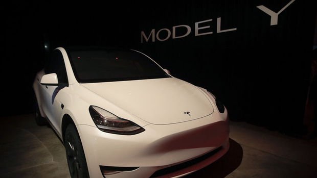 Tesla orta segment SUV modelini tanıttı