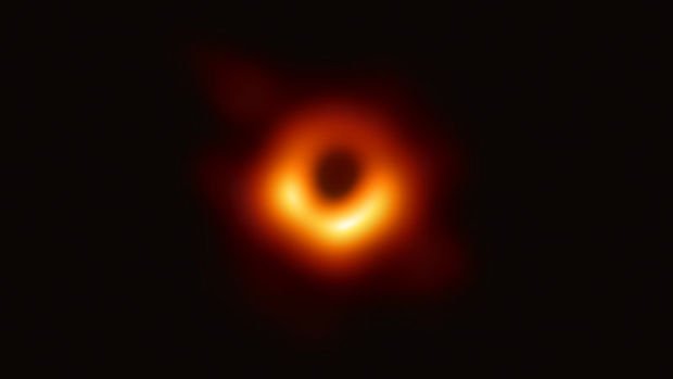 İlk kez bir kara delik görüntülendi
