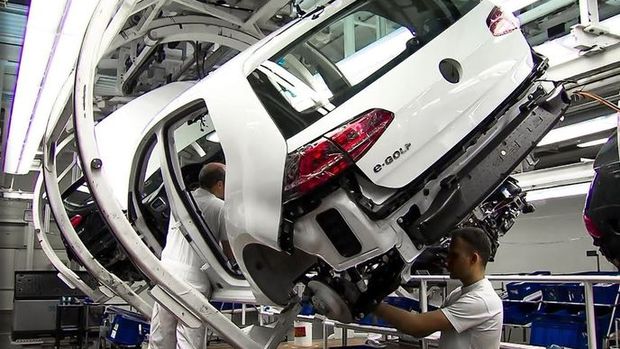 Volkswagen'ın yeni fabrikası için Türkiye veya Bulgaristan'ı seçeceği belirtildi