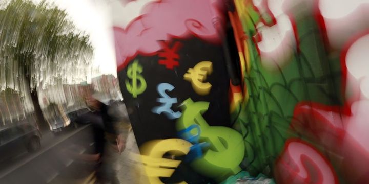 Güne artışla başlayan dolar düşüşe geçti
