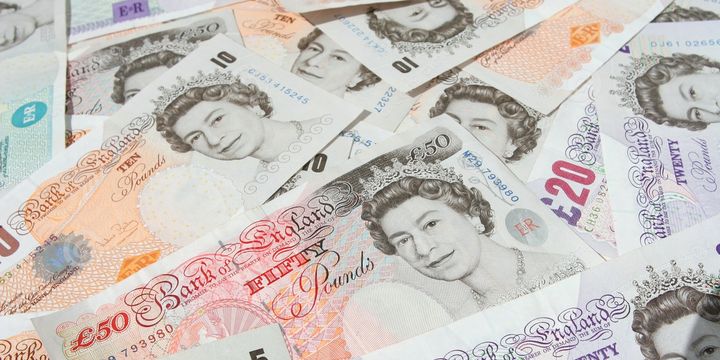 Sterlin dolar karşısında haftalık kaybına hazırlanıyor