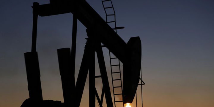 Petrol ticaret görüşmeleri ve arz riskleri arasına sıkıştı