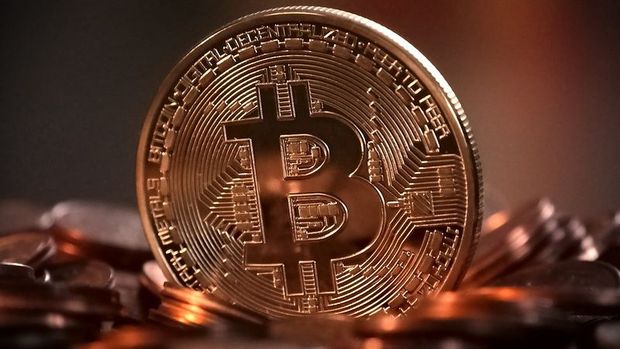 Bitcoin 8000 doları da aştı