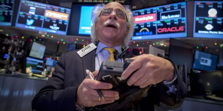 Küresel Piyasalar: Dolar yükseldi, hisseler değer kazandı